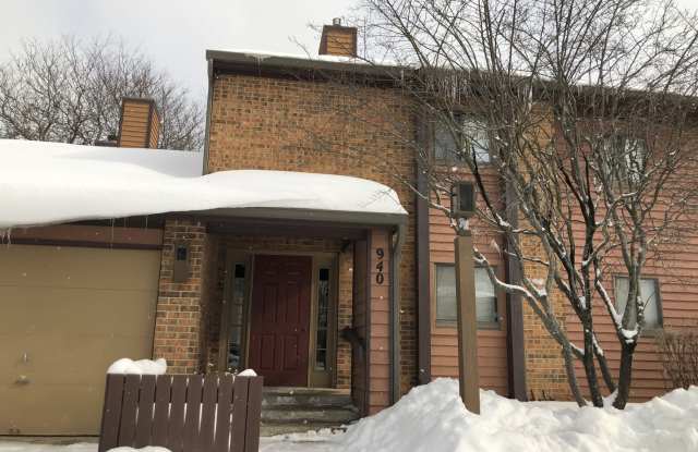 940 Jefferson Avenue - 940 Jefferson Avenue, Elgin, IL 60120