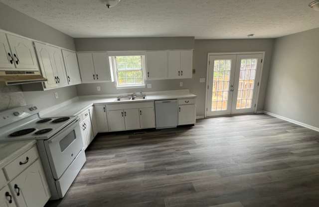 3 bedroom, 1.5 bath Townhome - 827 Brian Court, Radcliff, KY 40160 3 bedroom, 1.5 bath Townhome - 827 Brian Court, Radcliff, KY 40160