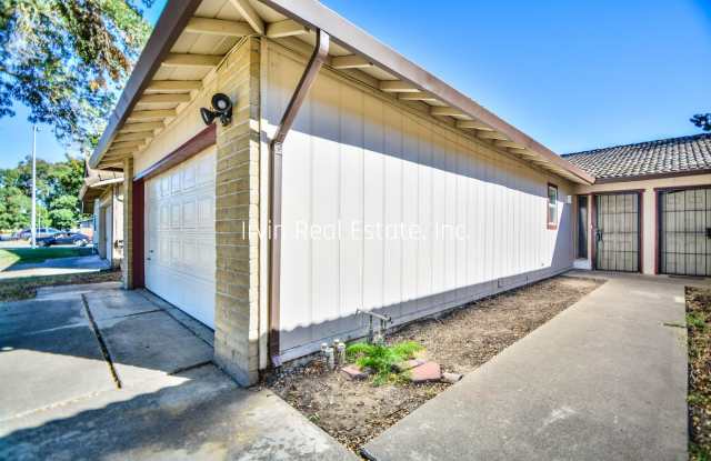 3 Bedroom and 2 Bath Duplex Gallery 4