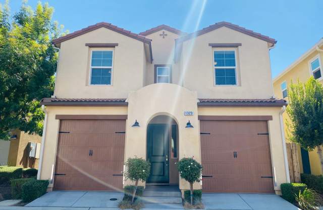 $2,195 DeWolf  Barstow, 3 Bedroom - Joy Dr, Clovis / Community Pool - 1323 Joy Drive, Fresno County, CA 93619