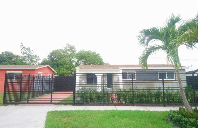 1475 W 31st St photos photos