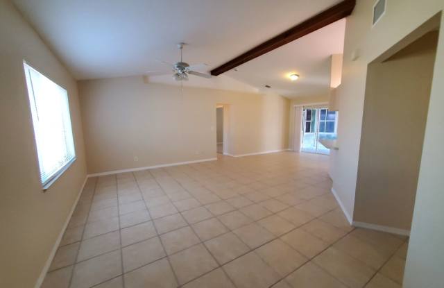 3/2 Home with Garage photos photos