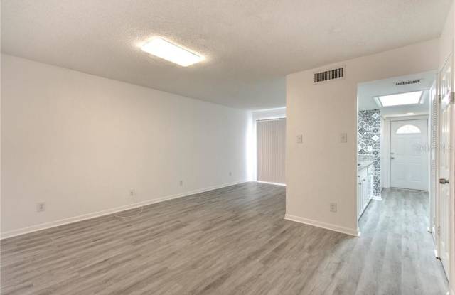 924 BUCK COURT Gallery 4
