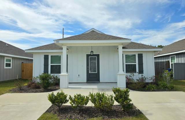 Adorable 3/2 with fenced yard in Foley Gallery 1