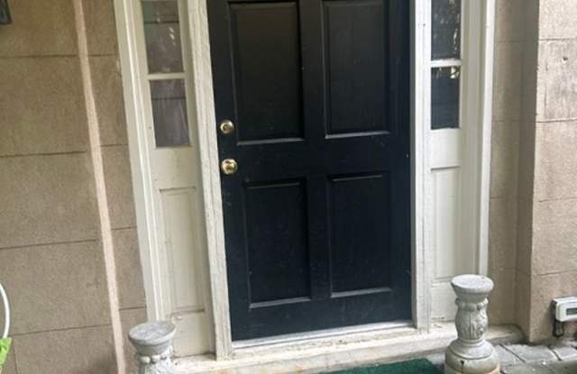 Fully furnished Executive rental located off of Troup Square Gallery 1