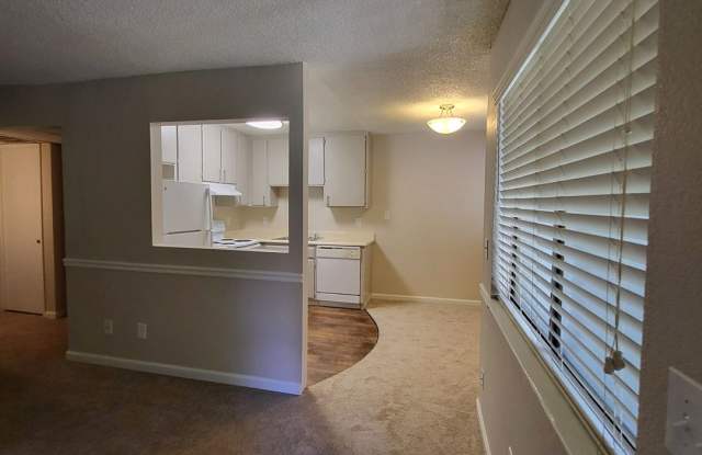 Olive Glen Apartments, in the Heart of Carmichael! Gallery 3