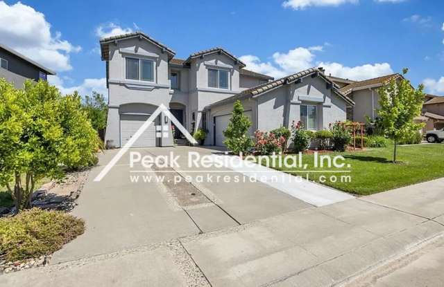 Spacious 5bd/3.5 ba Elk Grove Home With Pool! - 1929 Bastona Drive, Elk Grove, CA 95758