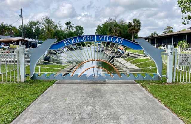 One bedroom waterfront condo! Gallery 4