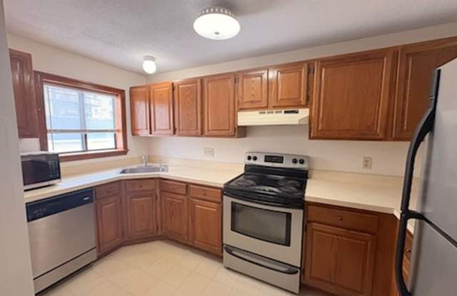 For Rent: Spacious 2BR / 2.5BA Condo — Near Weirs Beach (Laconia) Gallery 4