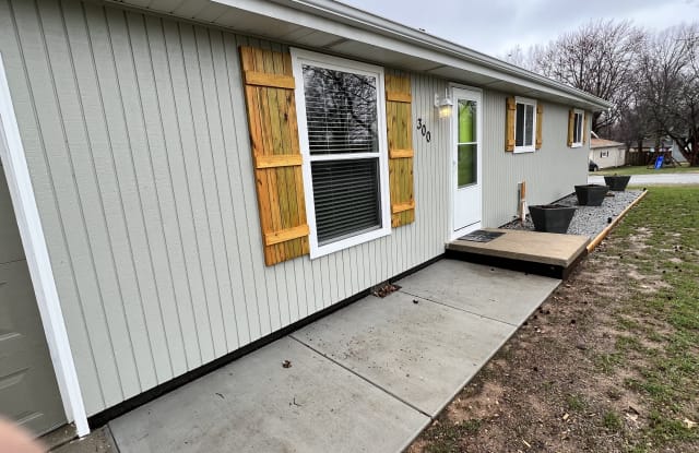 300 Lone Oak Circle - 300 Lone Oak Circle, Nixa, MO 65714