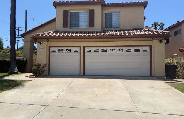 Modern Comfort in the Heart of Chula Vista – 4BR/3BA Home with Spacious Yard and 3-Car Garage! photos photos