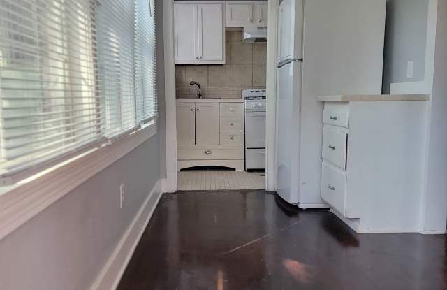 103 South 15th Avenue - 5 photos photos
