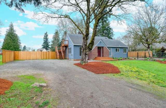 Modern  Spacious Studio – Stylish Upgrades, A/C, and Minutes from Freeway  Clackamas CC! photos photos