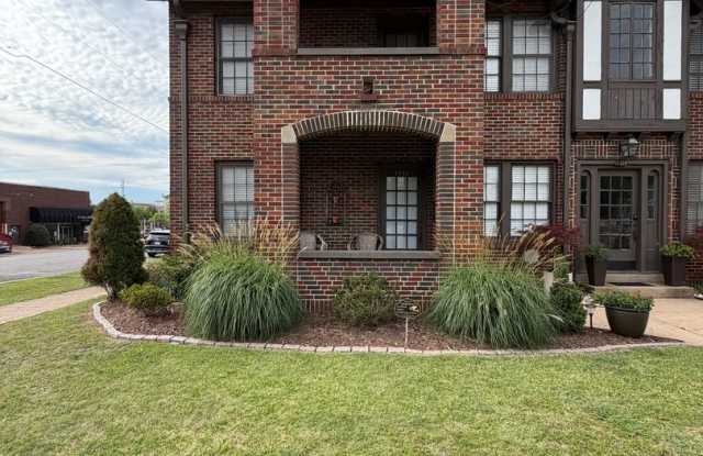 1 Bedroom Condo Available Steps From Downtown Tuscaloosa! photos photos