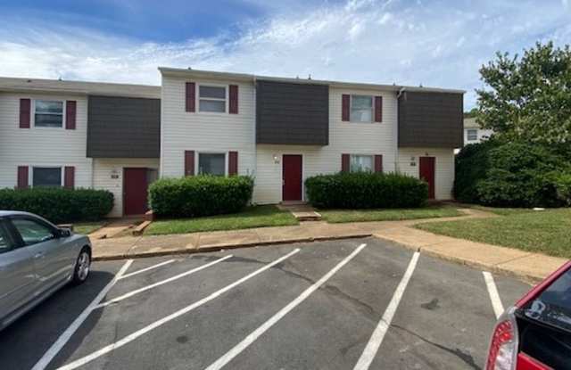 1/2 Mo Off Special   3 bed, 2 1/2 townhome - Sharon Lakes off  S Blvd near light rail Gallery 3