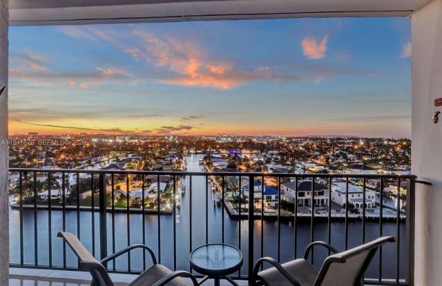 521 N Riverside Dr photos photos