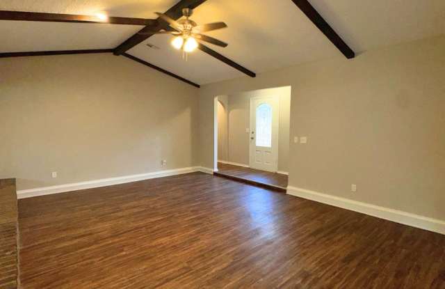 330 N Lakeside Ter Gallery 4