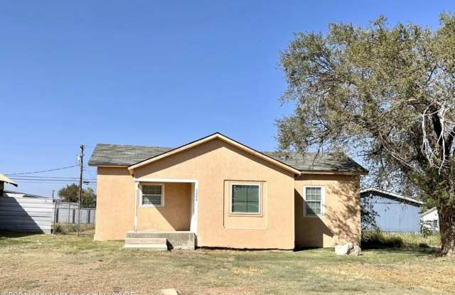 2 bed/ 1 bath full stucco home with fenced yard photos photos