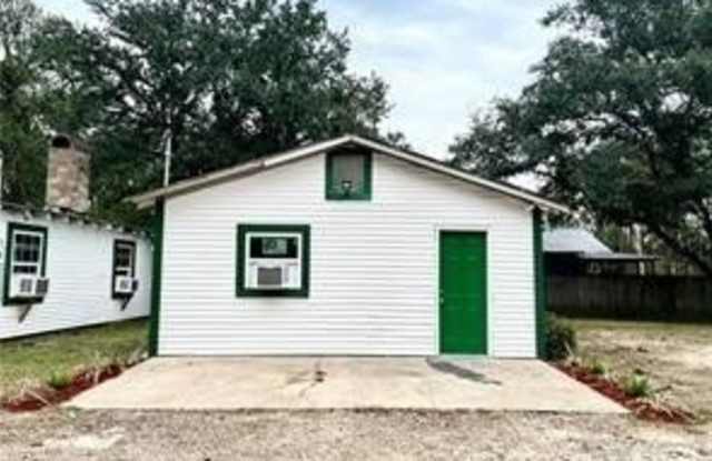 1011 WILKINSON Street Gallery 1