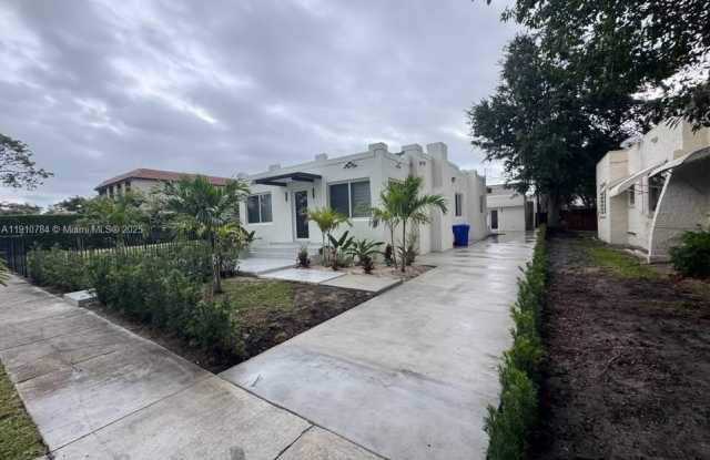 1670 SW 11th Ter photos photos