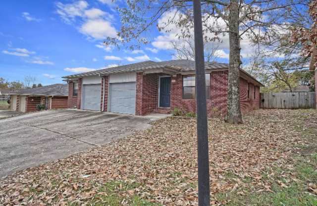 305 West 16th Court - B - 305 West 16th Court, Russellville, AR 72801