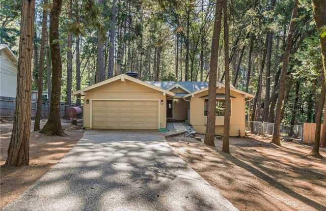 Magalia Home for rent, 2 bed 2 bath with bonus room Short term lease or month to month - 14334 Sinclair Circle, Magalia, CA 95954