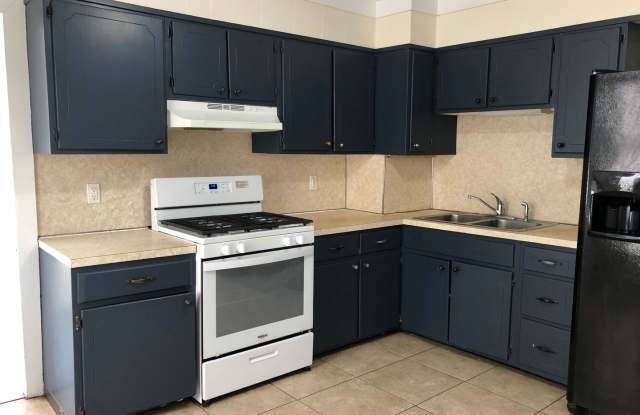 Great Home! Spacious and Updated! Wood Flooring! New Window! Eat-in-Kitchen! Yard! Gallery 3