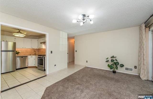 540 Holly Court Gallery 4