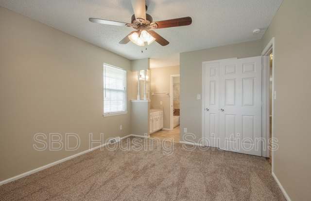 200 SE Crestwood Dr Gallery 4