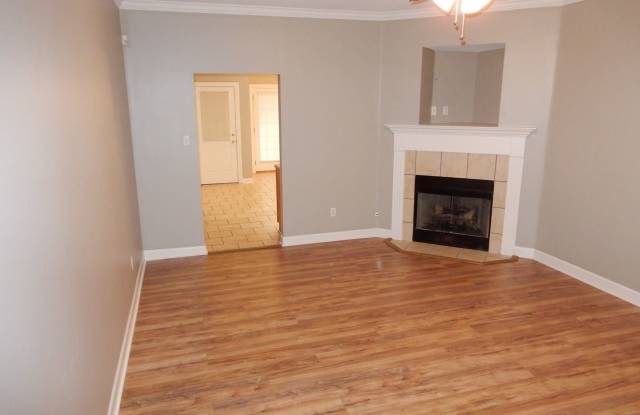 6129 Woodstock View Drive Gallery 3