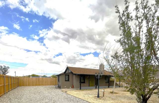 Newly Renovated 2 Bedroom 1 Bathroom Home photos photos