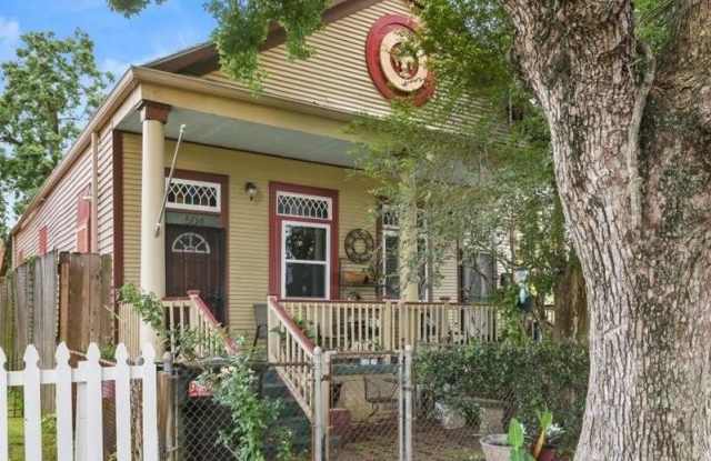 504 DIANA Street Gallery 1