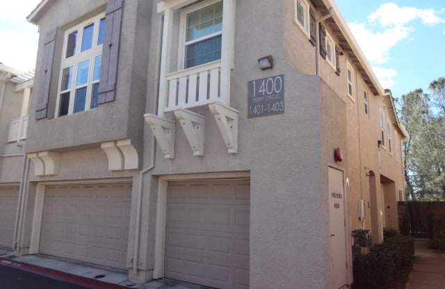 NICE 2-STORY CONDO 3 BED, 2.5 BATH, & 2 CAR GARAGE NEAR SHOPPING & HWY 50! - 1402 Ferry Circle, Folsom, CA 95630