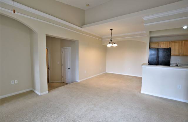 SPACIOUS 2 bed 2 bath Hunters Creek CONDO WITH GARAGE! photos photos