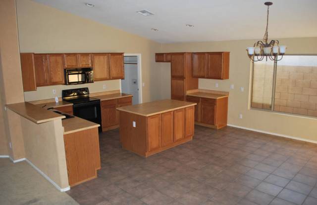15664 w Saguaro Ln Gallery 2