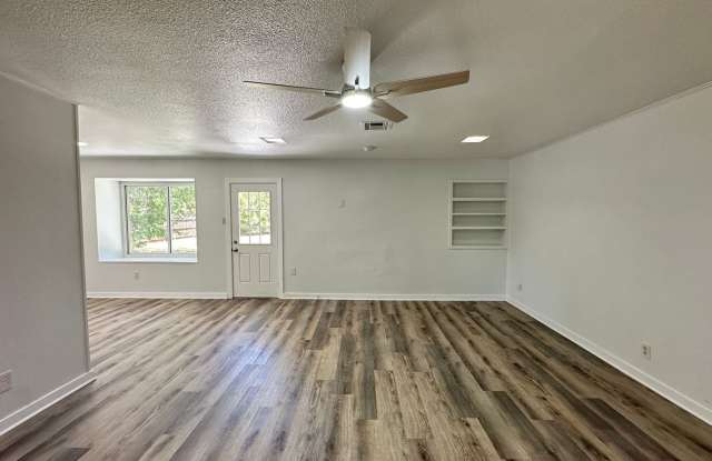 1st Month Rent Free!  Pets Accepted!  Completely Remodeled! Gallery 4