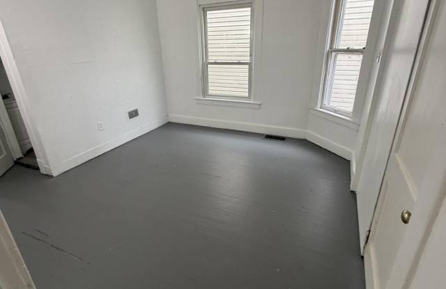 82 Robinson Street Gallery 3