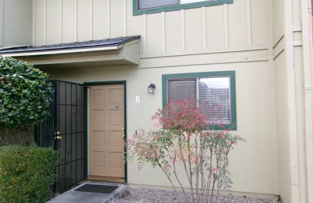 2 Bedroom Condo - 1111 Stevens Street, Medford, OR 97504