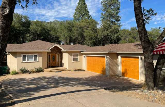 3 bedroom, 3 bath, entertainment room, library  office in Lake Wildwood, Penn Valley, CA photos photos