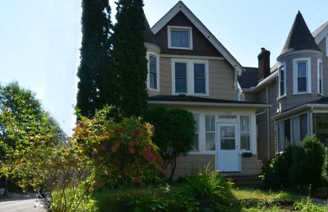 Beautiful 3-Bed 1.5-Bath Home in St. Paul! - 1702 Dayton Avenue, St. Paul, MN 55104