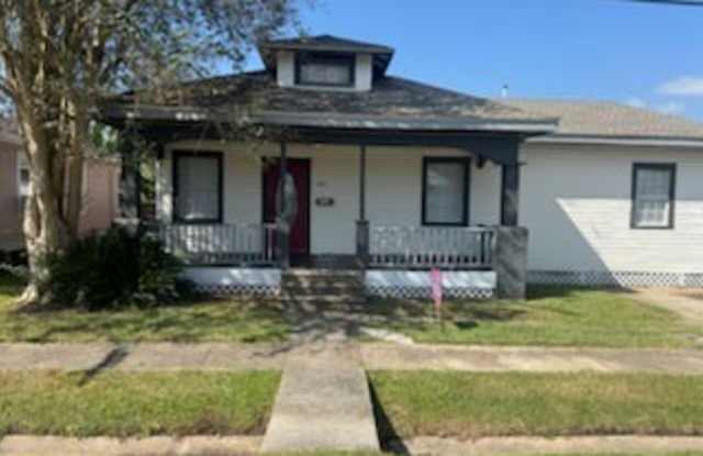 121 West B Street - 121 West B Street, Norco, LA 70079 121 West B Street - 121 West B Street, Norco, LA 70079