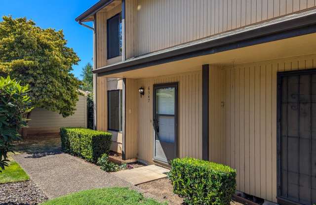 UPDATED Townhome Style Condo in SE Salem ~ Fairway 3647 Gallery 2