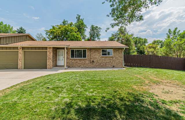 Spacious 3BD, 2BA Lakewood Half-Duplex with Bonus Room and Private Backyard photos photos