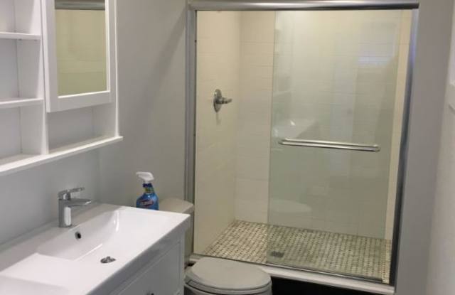 631 W Arlington Pl 2 Gallery 2
