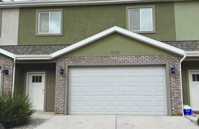 Beautiful 3 Bedroom, 2.5 Bathroom Townhome! Gallery 3