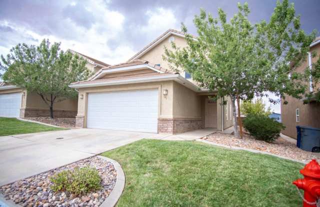 3 Bedroom In Great Location! Gallery 1