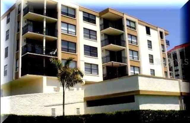 6211 SUN Boulevard Gallery 4