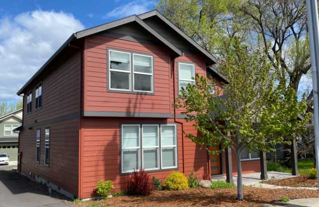 Unique Executive Home in Hood River Gallery 3
