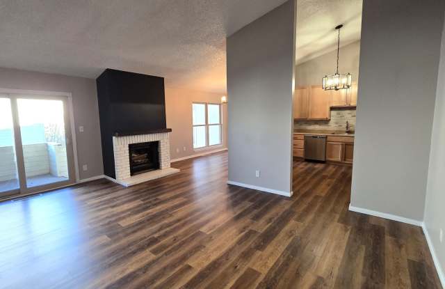 3 Bedroom, 2 Bathroom, Home With A 2 Car Garage For Rent In Indian Hills photos photos