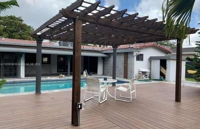 4718 Roosevelt St photos photos